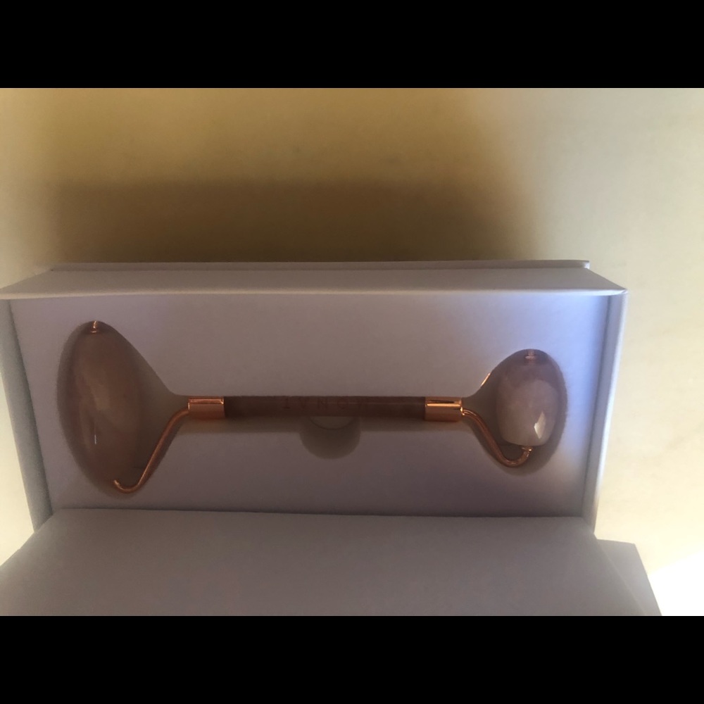 Monat face roller